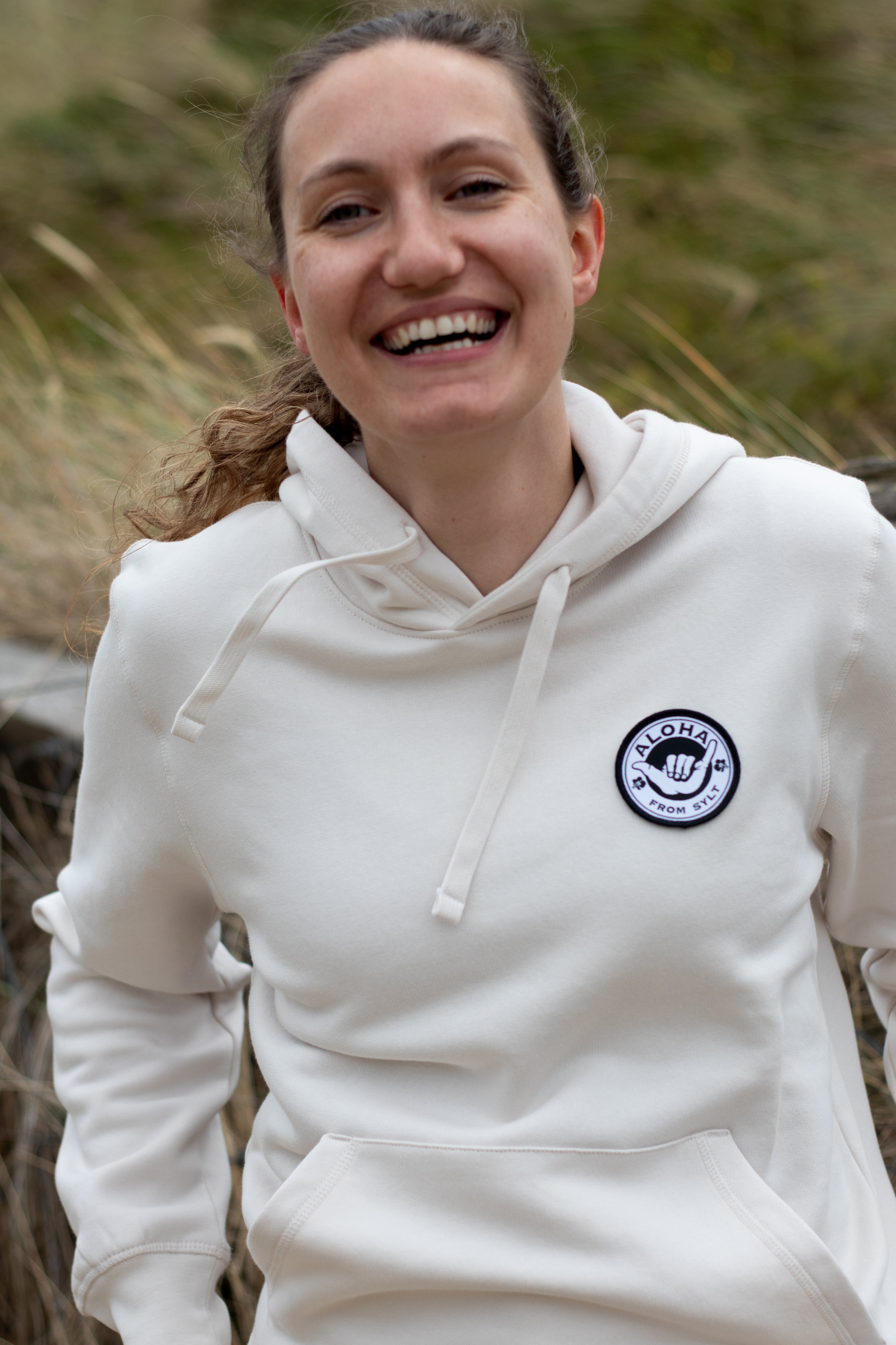 Schlichter Fair-Fashion Pullover mit Surf-Patch in weiß