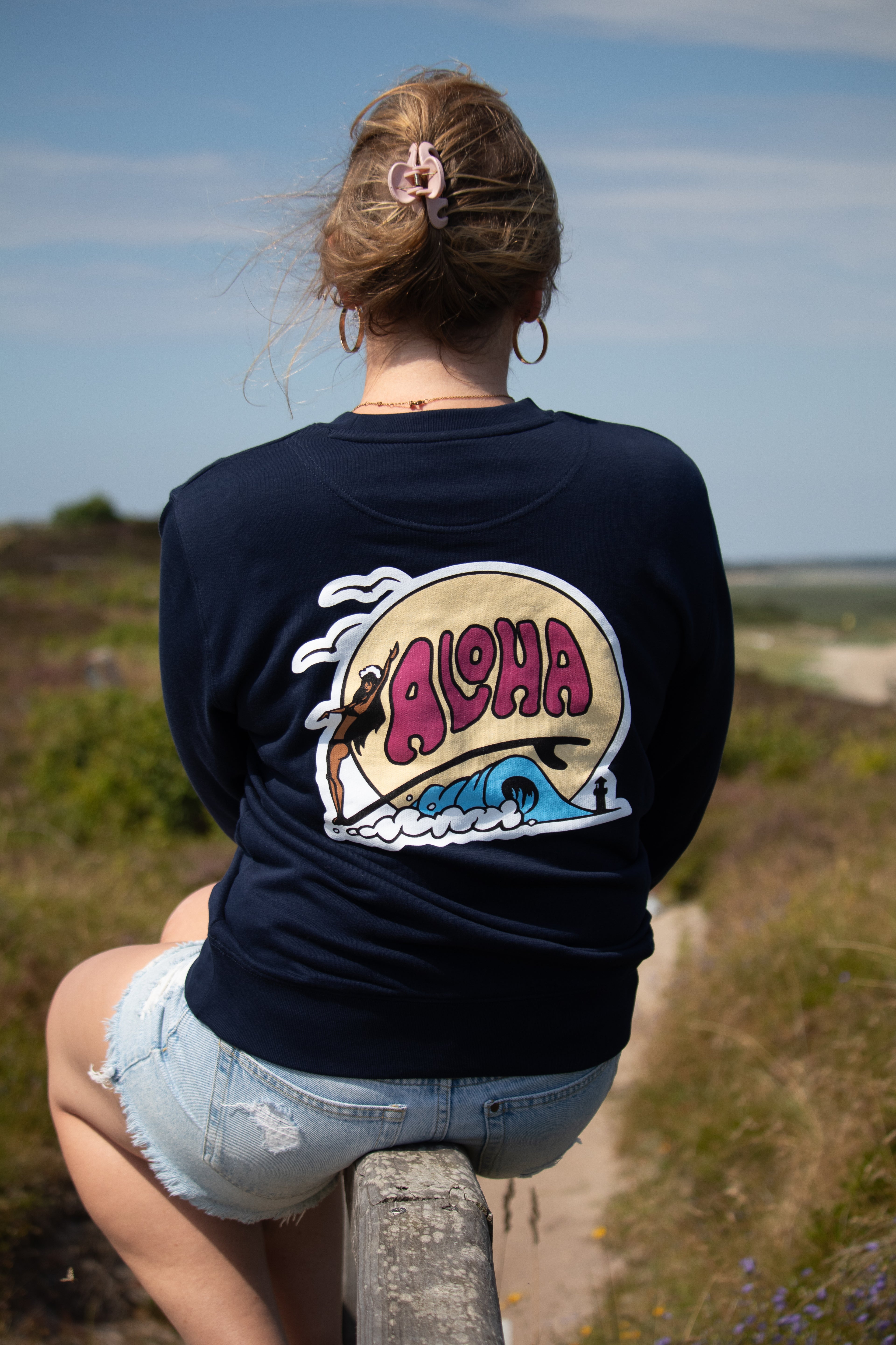 Unisex Surf-Sweatshirt mit Surfer Hang 10 Rückenprint aus Bio-Baumwolle in dunkelblau