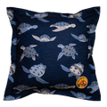 blauer Kissenbezug mit Schildkröten, Stoff von Alexander Henry, handgenäht in Deutschland