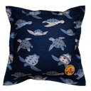 blauer Kissenbezug mit Schildkröten, Stoff von Alexander Henry, handgenäht in Deutschland